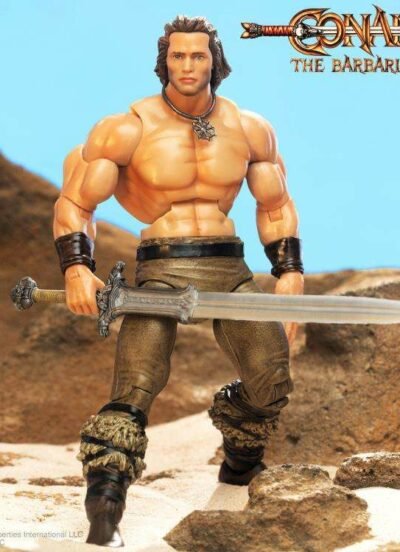 Conan the barbarian iconic pose deluxe figure “Conan, qual è il meglio della vita?” Conan il Barbaro è tornato per vendicare la tua collezione! La nuova figura articolata di Conan il Barbaro Deluxe, in scala 7”, ispirata all'omonimo film del 1982, è caratterizzata da sculture intricate e dettagli di pittura di prima qualità, è dotata di un accessorio classico (la Spada Atlantidea), ed arriva in un magnifico blister deluxe. Imperdibile!